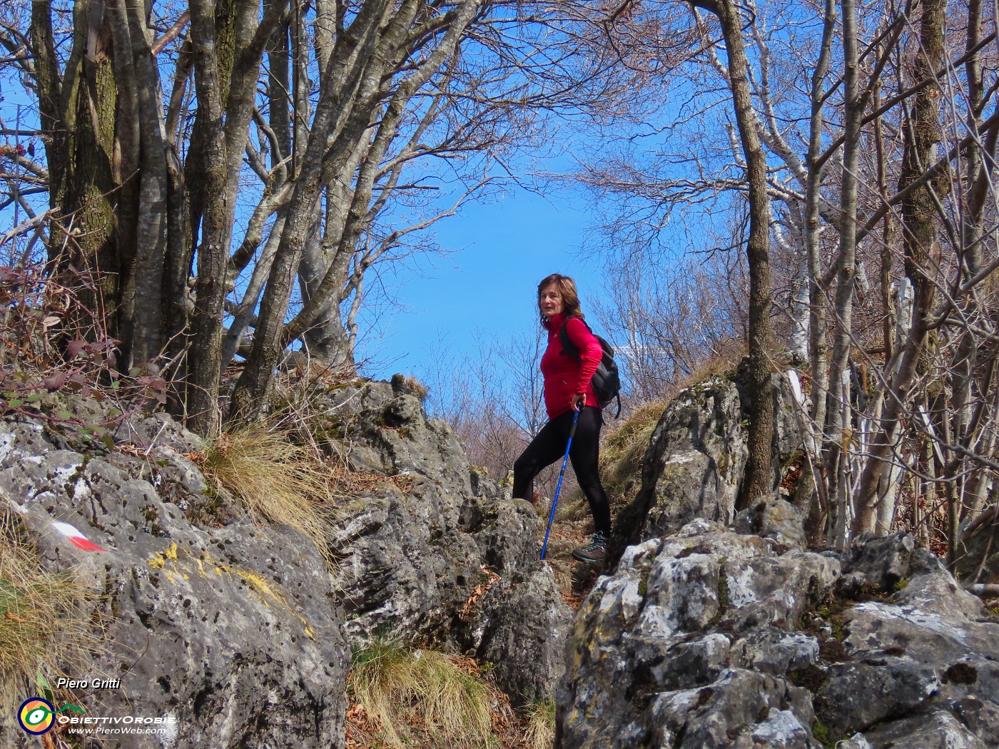 52 In decisa salita per cima Monte Zucco.JPG